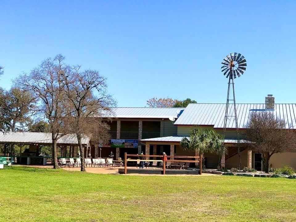 Flying L Ranch Resort & Golf Course Bandera Buitenkant foto