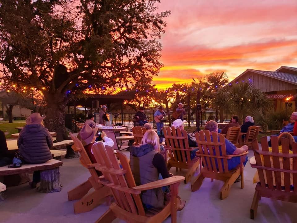 Flying L Ranch Resort & Golf Course Bandera Buitenkant foto