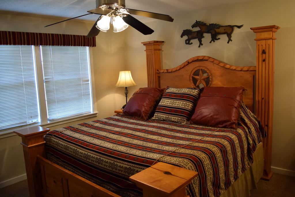 Flying L Ranch Resort & Golf Course Bandera Kamer foto