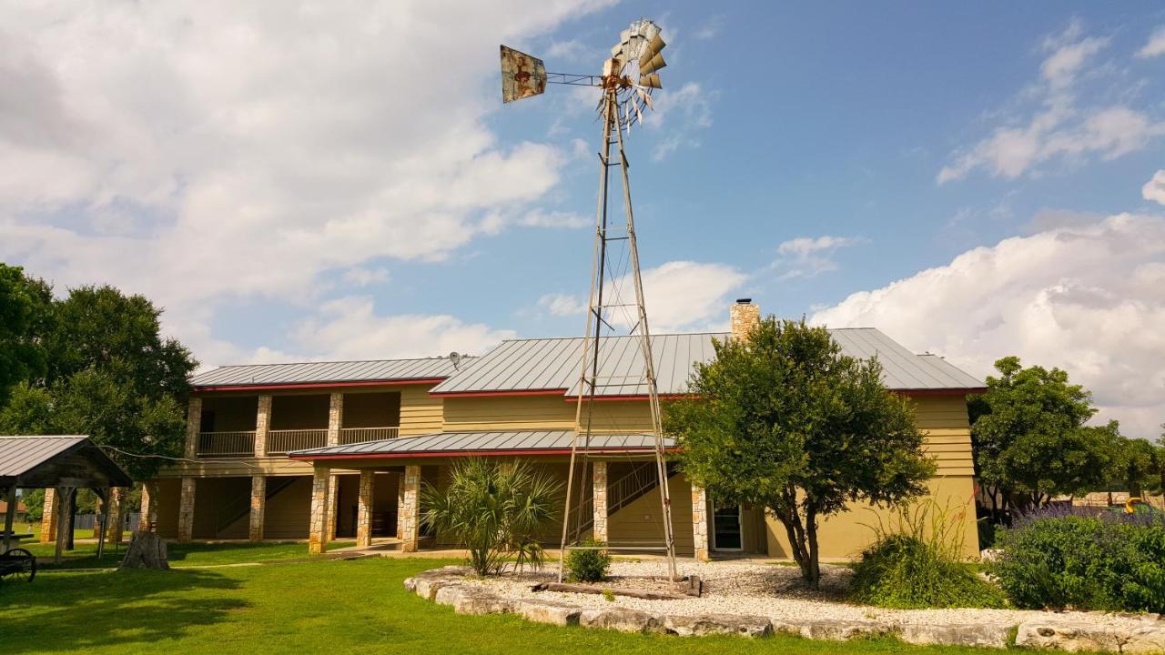 Flying L Ranch Resort & Golf Course Bandera Buitenkant foto
